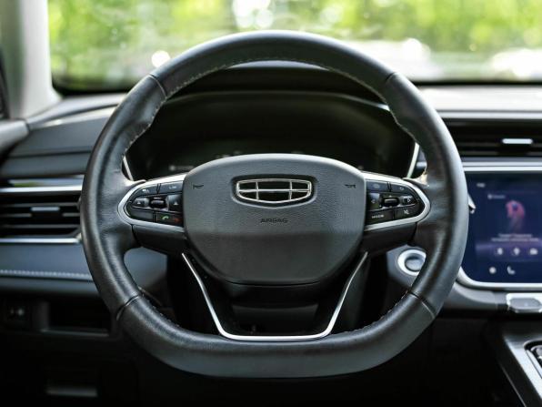 Geely Atlas Pro с пробегом 2022 года, цена 1 930 000 рублей, 51962 км, внедорожник, Автокод Объявления