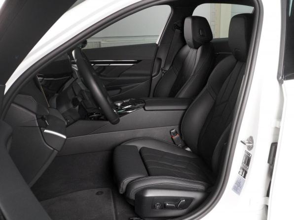 BMW 5 серии VIII (G60/G61/G68) с пробегом 2024 года, цена 7 599 000 рублей, 6078 км, седан, Автокод Объявления