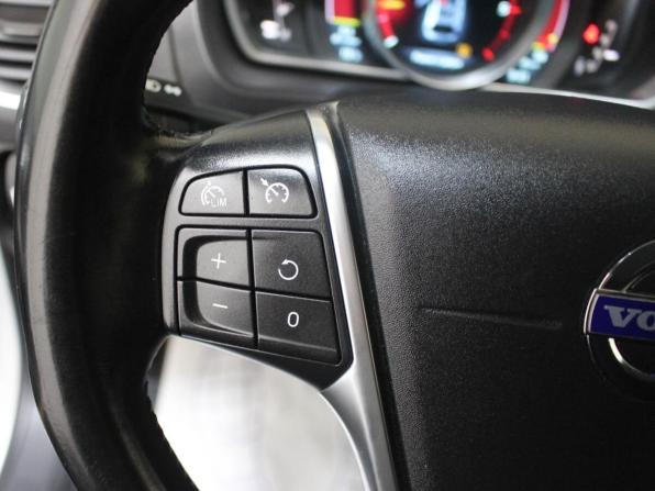 Volvo V40 II с пробегом 2013 года, цена 1 200 000 рублей, 136618 км, хэтчбек, Автокод Объявления