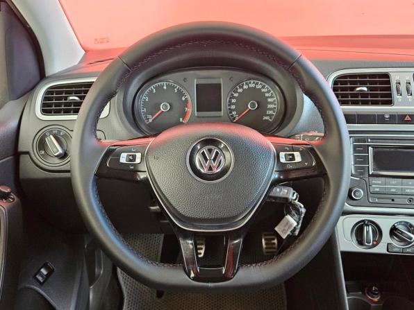 Volkswagen Polo V Рестайлинг с пробегом 2016 года, цена 1 049 000 рублей, 223782 км, седан, Автокод Объявления