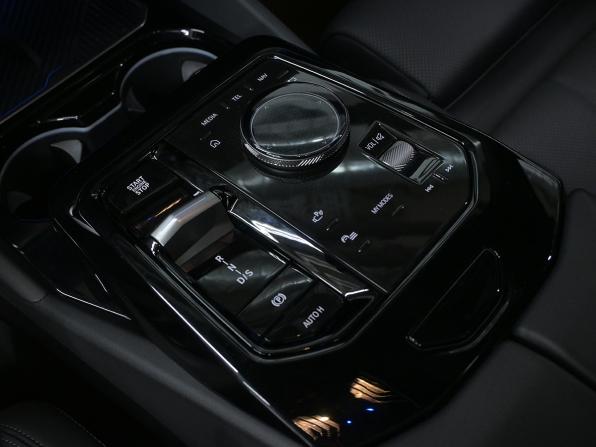 BMW 5 серии VIII (G60/G61/G68) с пробегом 2024 года, цена 7 490 000 рублей, 54000 км, седан, Автокод Объявления