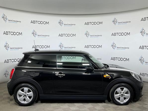 Mini Hatch III (F55/F56) Рестайлинг с пробегом 2019 года, цена 1 749 900 рублей, 68940 км, хэтчбек, Автокод Объявления