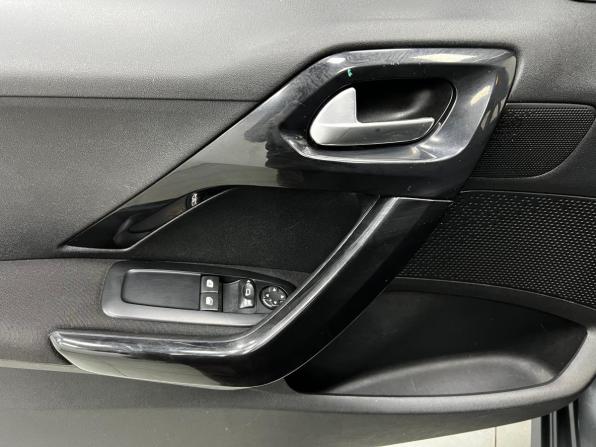 Peugeot 208 I с пробегом 2013 года, цена 650 000 рублей, 123739 км, хэтчбек, Автокод Объявления