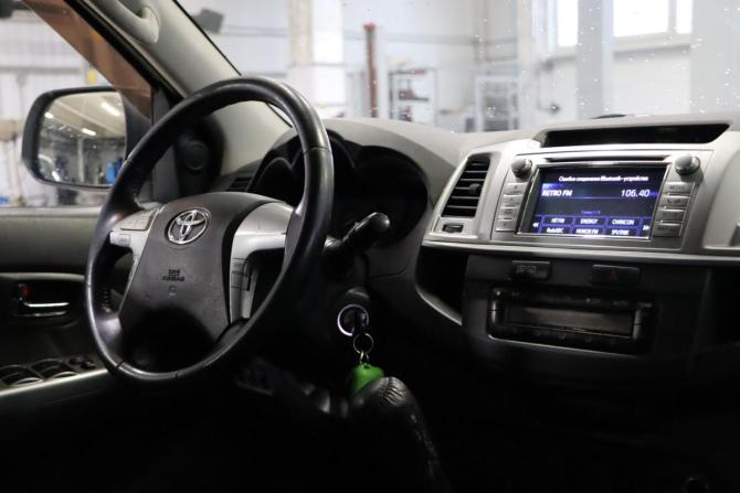 Toyota Hilux VII Рестайлинг с пробегом 2012 года, цена 1 799 990 рублей, 175052 км, пикап, Автокод Объявления