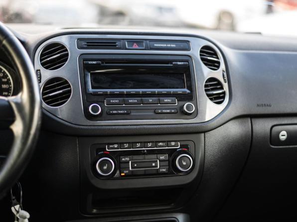 Volkswagen Tiguan I Рестайлинг с пробегом 2012 года, цена 899 000 рублей, 256736 км, внедорожник, Автокод Объявления
