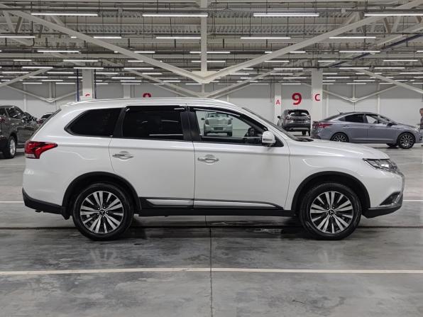 Mitsubishi Outlander III Рестайлинг 3 с пробегом 2021 года, цена 2 450 000 рублей, 143387 км, внедорожник, Автокод Объявления