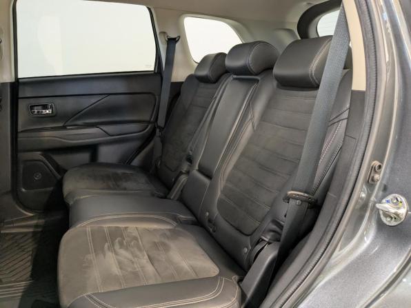 Mitsubishi Outlander III Рестайлинг 3 с пробегом 2022 года, цена 2 795 000 рублей, 65823 км, внедорожник, Автокод Объявления