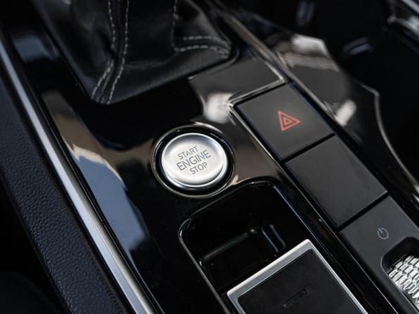 Volkswagen Touareg III с пробегом 2019 года, цена 4 950 000 рублей, 146480 км, внедорожник, Автокод Объявления