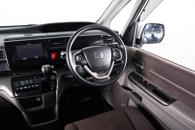 Honda Stepwgn V с пробегом 2015 года, цена 2 049 000 рублей, 91375 км, минивэн, Автокод Объявления