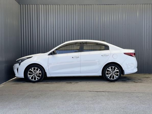 Kia Rio IV Рестайлинг с пробегом 2021 года, цена 2 227 000 рублей, 35335 км, седан, Автокод Объявления