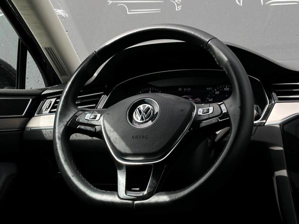 Volkswagen Passat B8 с пробегом 2019 года, цена 2 497 500 рублей, 55982 км, седан, Автокод Объявления
