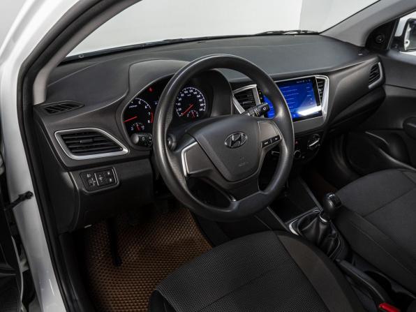 Hyundai Solaris II с пробегом 2017 года, цена 699 000 рублей, 202000 км, седан, Автокод Объявления