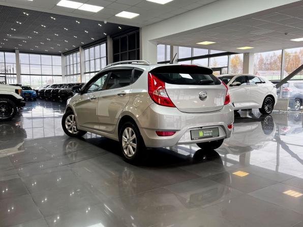 Hyundai Solaris I с пробегом 2012 года, цена 670 000 рублей, 270344 км, хэтчбек, Автокод Объявления