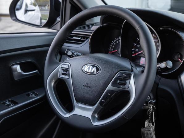 Kia Rio III Рестайлинг с пробегом 2016 года, цена 1 085 000 рублей, 100011 км, седан, Автокод Объявления