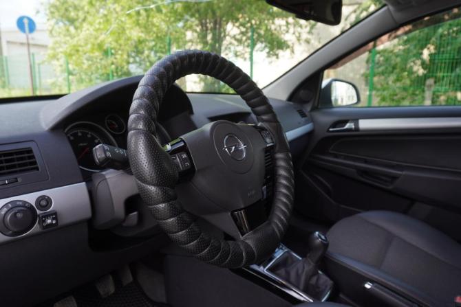 Opel Astra H Рестайлинг с пробегом 2014 года, цена 670 000 рублей, 201095 км, седан, Автокод Объявления