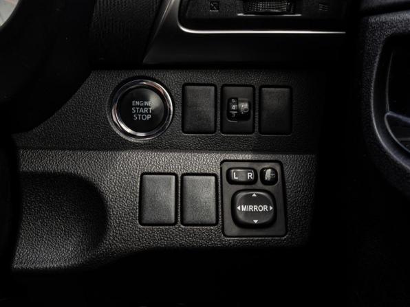Toyota Ractis II с пробегом 2012 года, цена 850 000 рублей, 122331 км, хэтчбек, Автокод Объявления