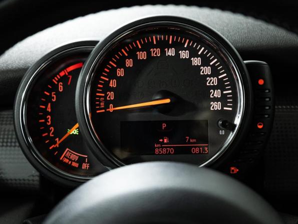 Mini Hatch III (F55/F56) с пробегом 2016 года, цена 1 510 000 рублей, 85818 км, хэтчбек, Автокод Объявления
