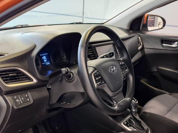 Hyundai Solaris II с пробегом 2017 года, цена 1 327 000 рублей, 159454 км, седан, Автокод Объявления
