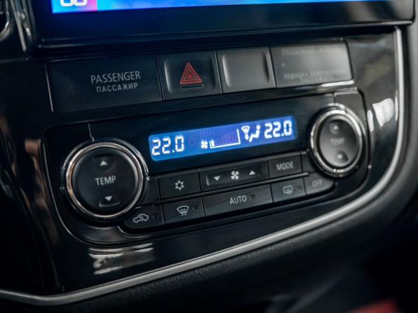 Mitsubishi Outlander III Рестайлинг 2 с пробегом 2015 года, цена 1 747 000 рублей, 172775 км, внедорожник, Автокод Объявления