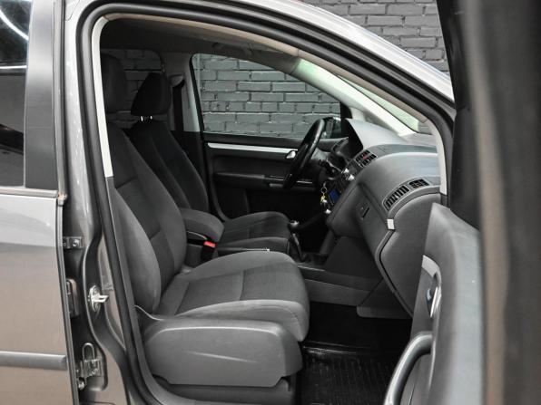 Volkswagen Touran I Рестайлинг 2 с пробегом 2010 года, цена 800 000 рублей, 190595 км, компактвэн, Автокод Объявления