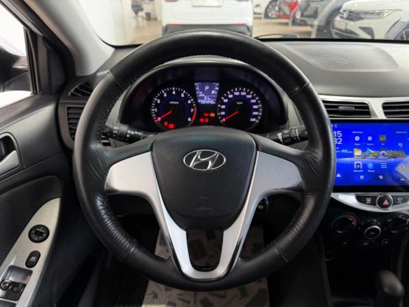 Hyundai Solaris I с пробегом 2012 года, цена 850 000 рублей, 205000 км, седан, Автокод Объявления