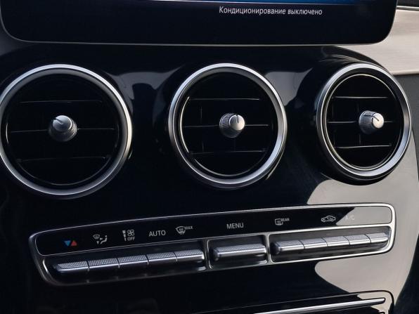 Mercedes-Benz C-Класс IV (W205) Рестайлинг с пробегом 2019 года, цена 2 960 000 рублей, 69417 км, седан, Автокод Объявления