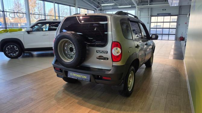 Chevrolet Niva I Рестайлинг с пробегом 2011 года, цена 395 000 рублей, 125019 км, внедорожник, Автокод Объявления