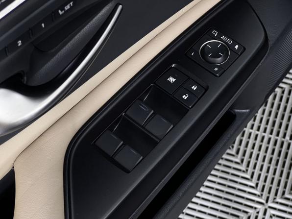 Lexus ES VII с пробегом 2018 года, цена 3 850 000 рублей, 96181 км, седан, Автокод Объявления