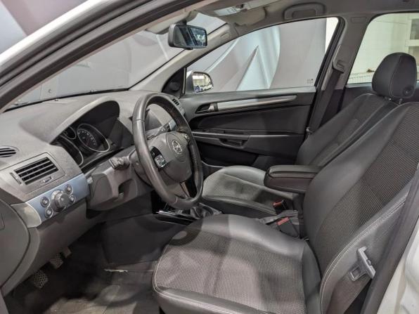 Opel Astra H Рестайлинг с пробегом 2011 года, цена 470 000 рублей, 217053 км, универсал, Автокод Объявления