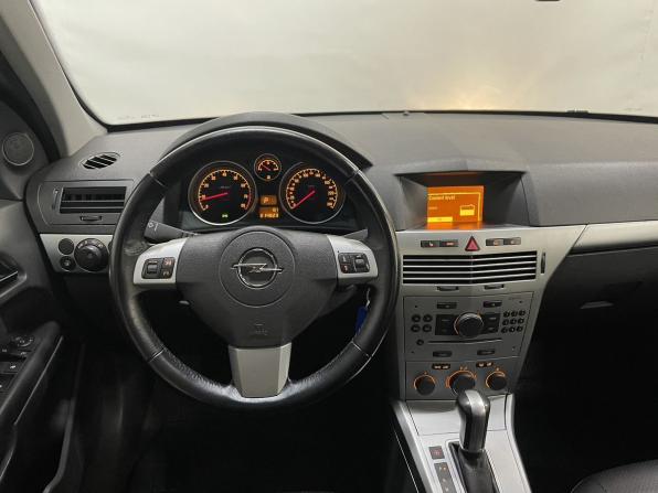 Opel Astra H Рестайлинг с пробегом 2012 года, цена 650 000 рублей, 214821 км, седан, Автокод Объявления
