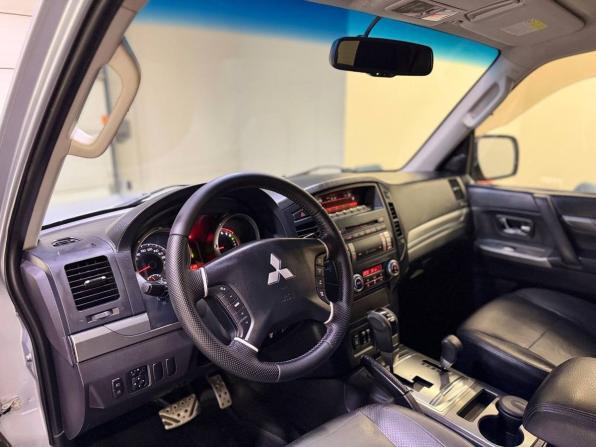 Mitsubishi Pajero IV Рестайлинг 1 с пробегом 2011 года, цена 1 600 000 рублей, 301938 км, внедорожник, Автокод Объявления
