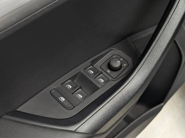 Skoda Karoq I с пробегом 2021 года, цена 2 490 000 рублей, 63000 км, внедорожник, Автокод Объявления