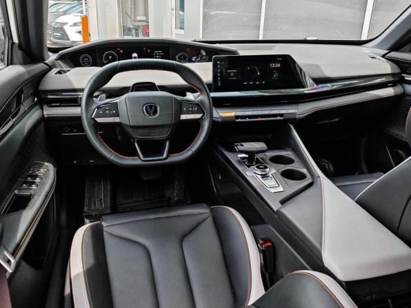 Changan UNI-V I с пробегом 2024 года, цена 2 630 000 рублей, 8879 км, лифтбек, Автокод Объявления