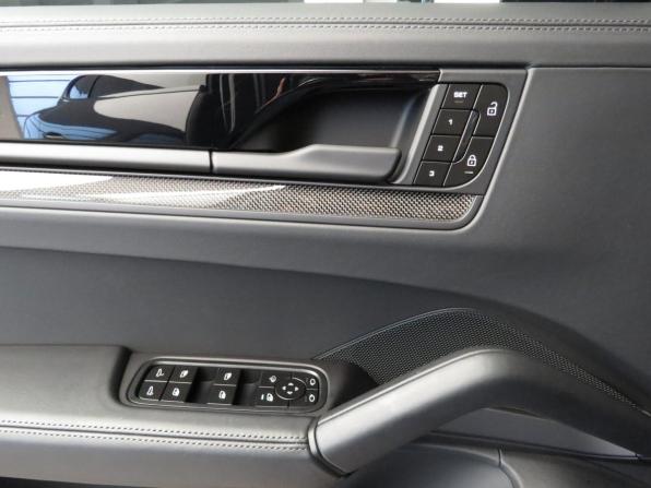 Porsche Cayenne III Рестайлинг с пробегом 2026 года, цена 31 300 000 рублей, 16 км, внедорожник, Автокод Объявления