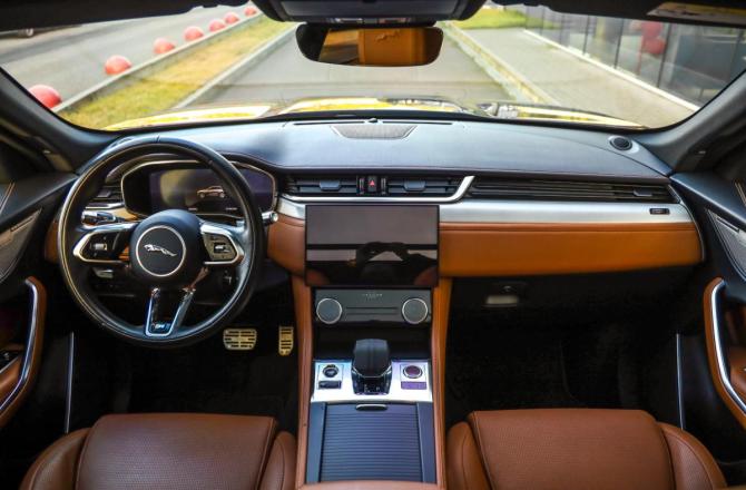 Jaguar F-Pace I Рестайлинг с пробегом 2020 года, цена 5 199 000 рублей, 52141 км, внедорожник, Автокод Объявления