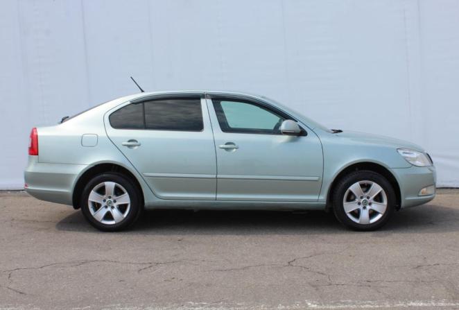 Skoda Octavia II (A5) Рестайлинг с пробегом 2012 года, цена 900 000 рублей, 165182 км, лифтбек, Автокод Объявления