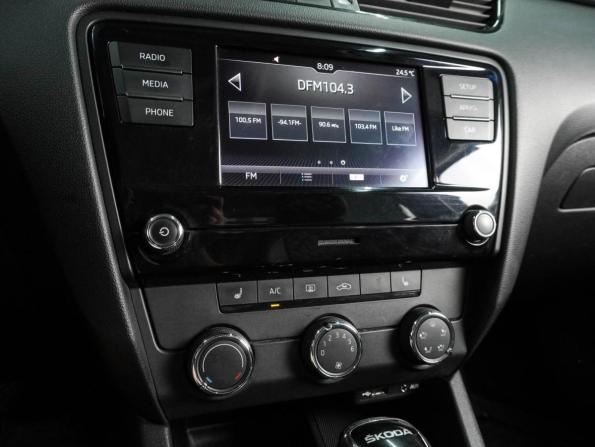 Skoda Octavia III (A7) Рестайлинг с пробегом 2017 года, цена 1 219 000 рублей, 174920 км, лифтбек, Автокод Объявления