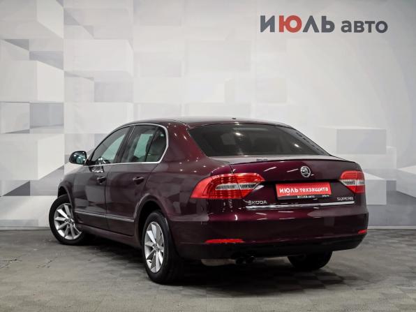 Skoda Superb II Рестайлинг с пробегом 2014 года, цена 950 000 рублей, 297873 км, лифтбек, Автокод Объявления