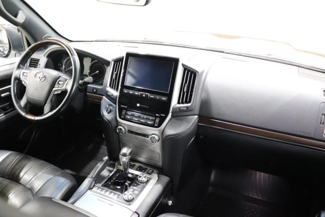 Toyota Land Cruiser 200 Series Рестайлинг 2 с пробегом 2019 года, цена 7 370 000 рублей, 220610 км, внедорожник, Автокод Объявления
