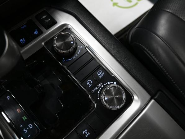 Toyota Land Cruiser 200 Series Рестайлинг 2 с пробегом 2021 года, цена 6 450 000 рублей, 216151 км, внедорожник, Автокод Объявления