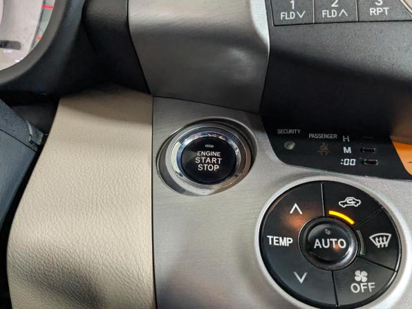 Toyota RAV4 III (XA30) с пробегом 2006 года, цена 1 324 900 рублей, 256000 км, внедорожник, Автокод Объявления
