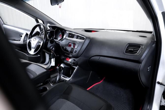 Kia Ceed II Рестайлинг с пробегом 2017 года, цена 1 450 000 рублей, 128000 км, хэтчбек, Автокод Объявления
