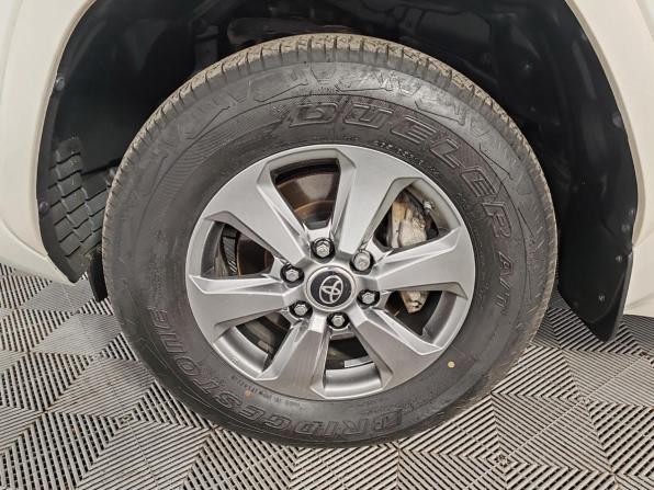 Toyota Land Cruiser 300 Series с пробегом 2022 года, цена 8 899 000 рублей, 104712 км, внедорожник, Автокод Объявления