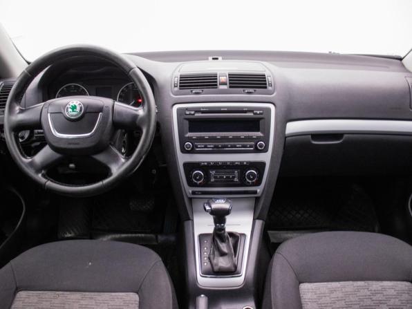 Skoda Octavia II (A5) Рестайлинг с пробегом 2011 года, цена 548 000 рублей, 276916 км, лифтбек, Автокод Объявления