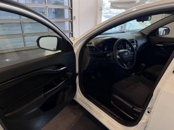 Lada (ВАЗ) Vesta I с пробегом 2021 года, цена 1 097 000 рублей, 90181 км, седан, Автокод Объявления