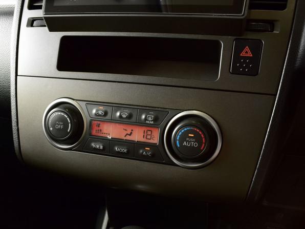 Nissan Tiida I с пробегом 2009 года, цена 699 999 рублей, 247038 км, хэтчбек, Автокод Объявления