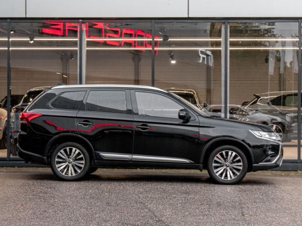 Mitsubishi Outlander III Рестайлинг 2 с пробегом 2018 года, цена 1 587 000 рублей, 100099 км, внедорожник, Автокод Объявления