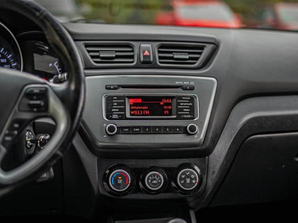 Kia Rio III Рестайлинг с пробегом 2016 года, цена 945 000 рублей, 131712 км, седан, Автокод Объявления