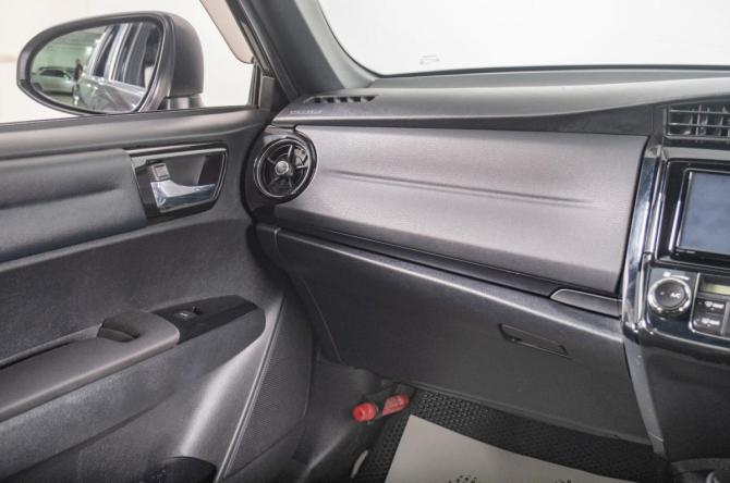 Toyota Corolla XI (E160 E170 E180) Рестайлинг 1 с пробегом 2017 года, цена 1 609 000 рублей, 111273 км, универсал, Автокод Объявления