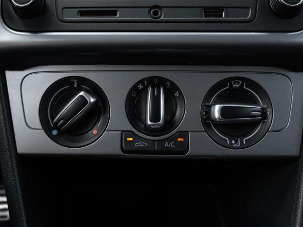 Volkswagen Polo V Рестайлинг с пробегом 2016 года, цена 1 166 000 рублей, 147443 км, седан, Автокод Объявления